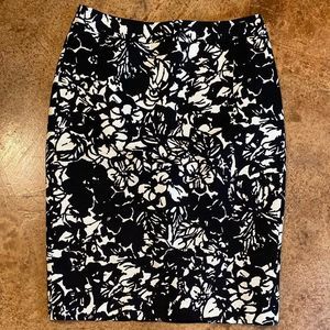 TALBOTS black and cream textured floral print academia professor pencil skirt,